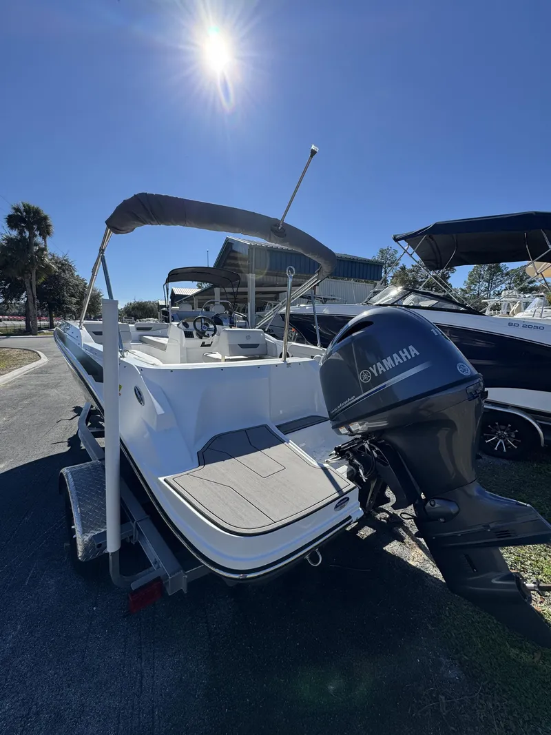 Slide: The Image of Hurricane SunDeck Sport 185 OB 2025 - 35