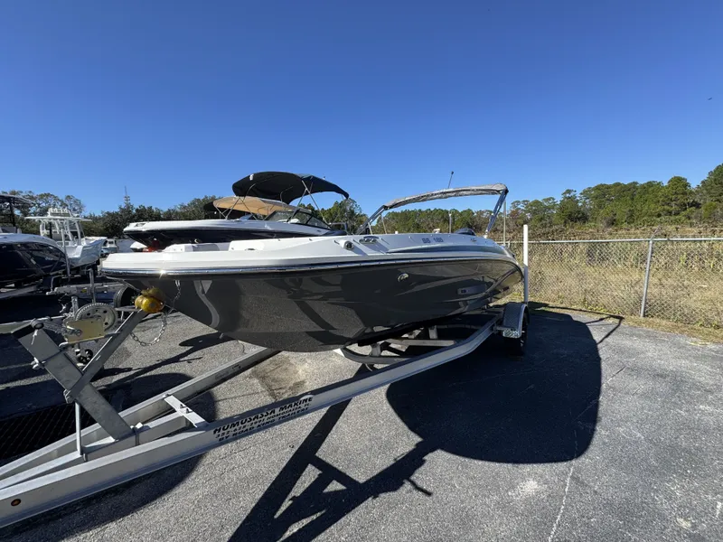 Slide: The Image of Hurricane SunDeck Sport 185 OB 2025 - 36