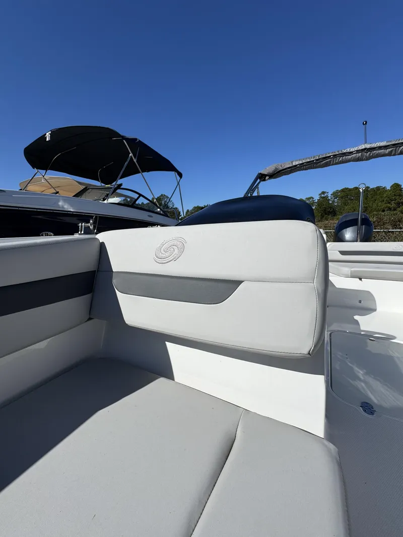 Slide: The Image of Hurricane SunDeck Sport 185 OB 2025 - 41