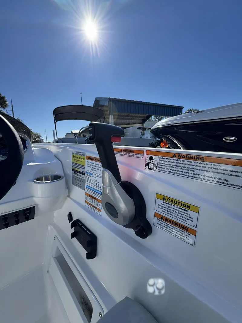 Slide: The Image of Hurricane SunDeck Sport 185 OB 2025 - 46