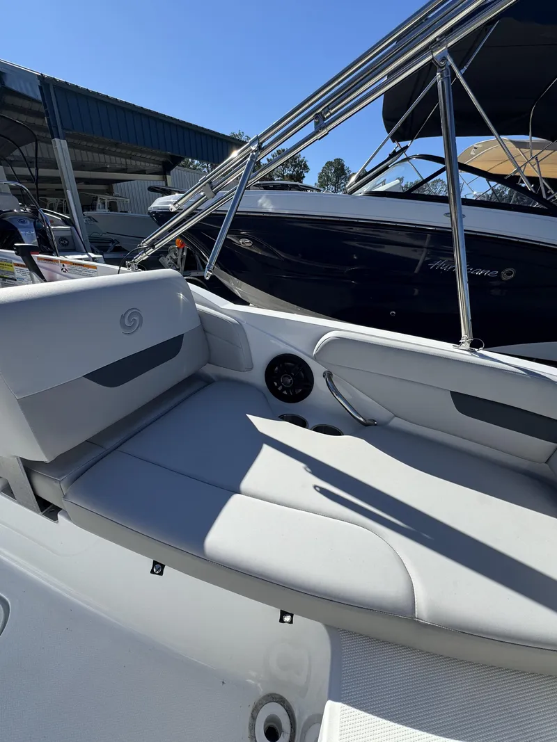 Slide: The Image of Hurricane SunDeck Sport 185 OB 2025 - 47