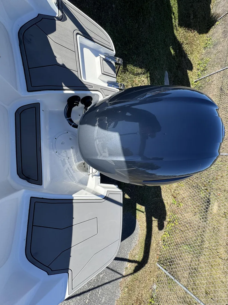 Slide: The Image of Hurricane SunDeck Sport 185 OB 2025 - 49