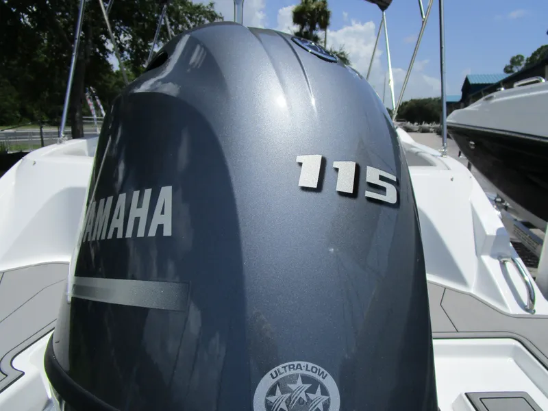 Slide: The Image of Hurricane SunDeck Sport 185 OB 2025 - 8