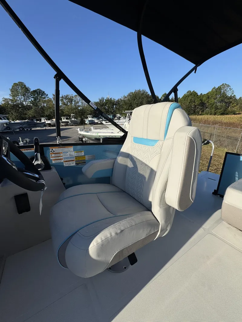 Slide: The Image of Hurricane FunDeck OB FD 2360 REF OB 2025 - 10