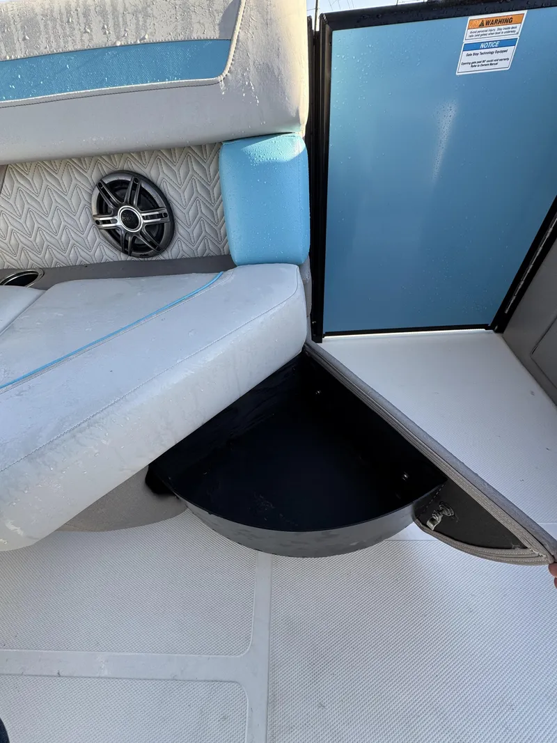 Slide: The Image of Hurricane FunDeck OB FD 2360 REF OB 2025 - 16