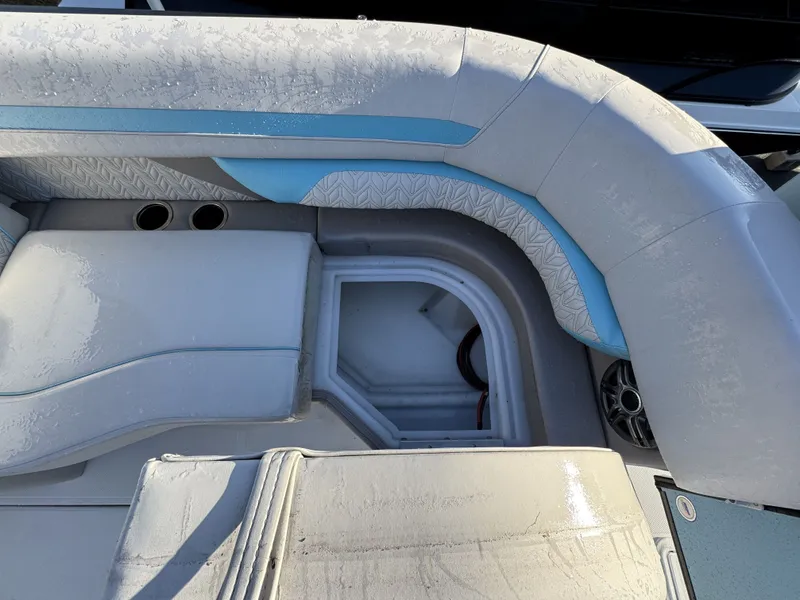 Slide: The Image of Hurricane FunDeck OB FD 2360 REF OB 2025 - 23