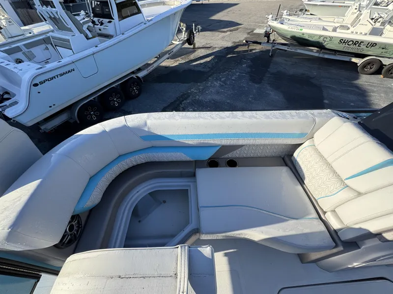 Slide: The Image of Hurricane FunDeck OB FD 2360 REF OB 2025 - 25