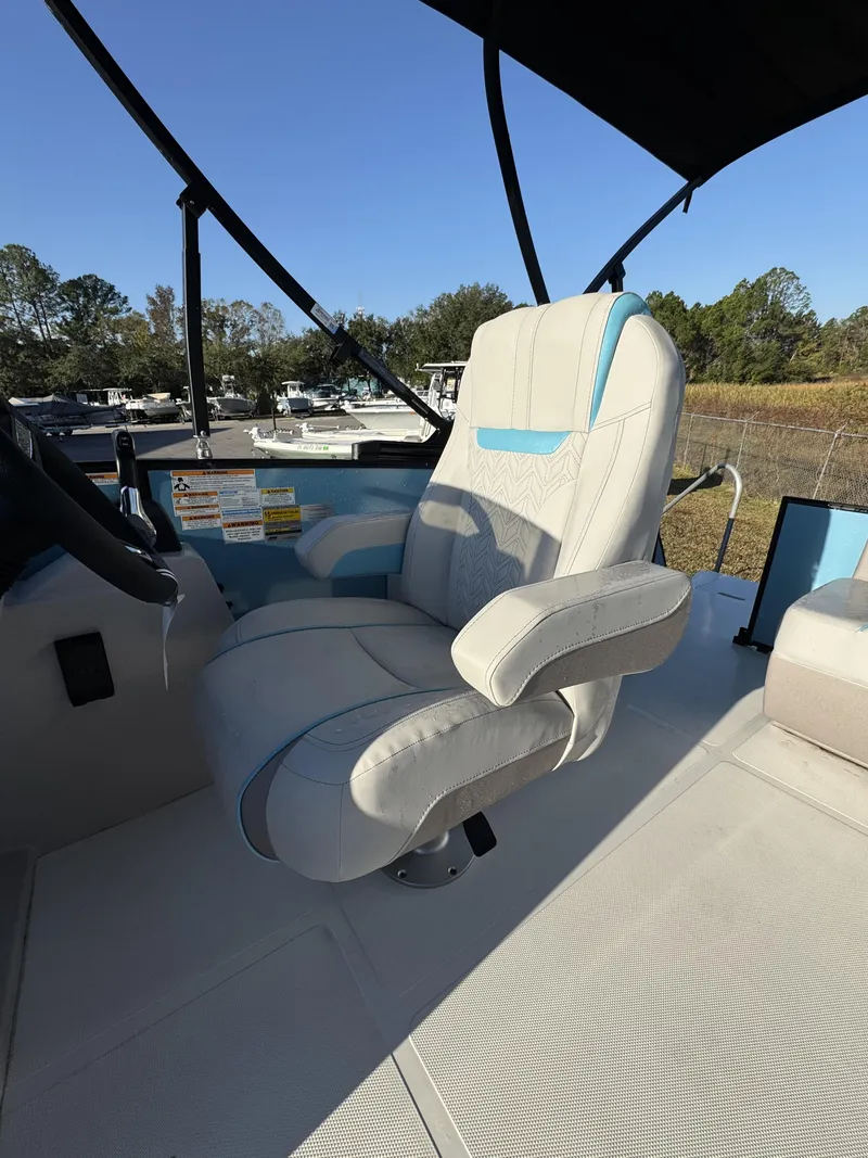 Slide: The Image of Hurricane FunDeck OB FD 2360 REF OB 2025 - 27