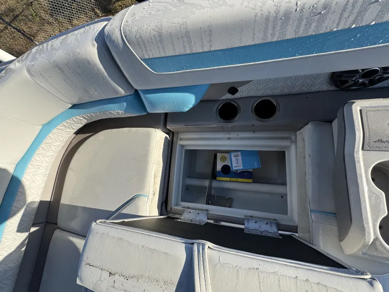 Slide: The Image of Hurricane FunDeck OB FD 2360 REF OB 2025 - 43