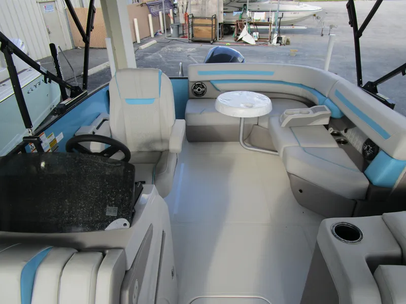 Slide: The Image of Hurricane FunDeck OB FD 2360 REF OB 2025 - 7