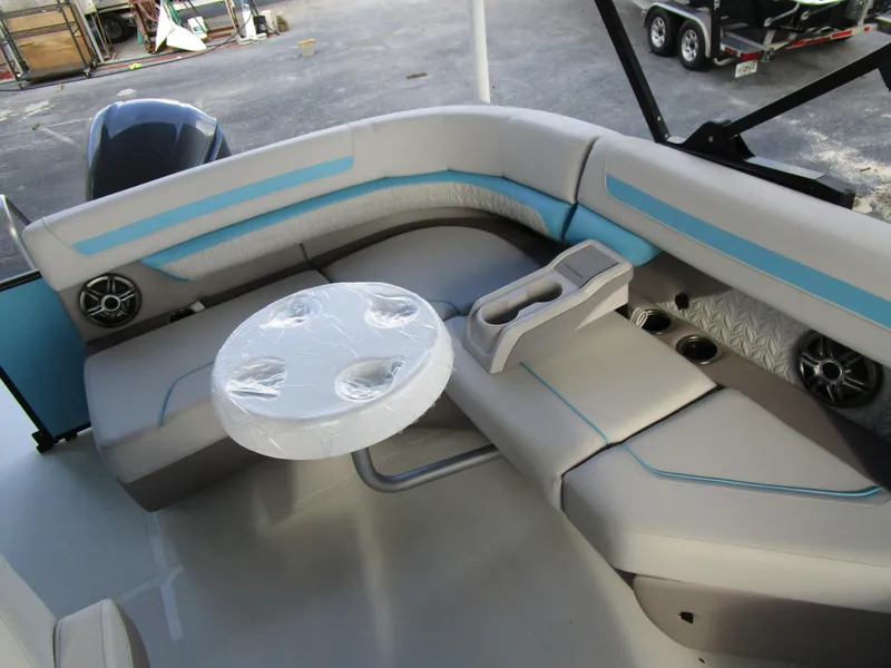 Slide: The Image of Hurricane FunDeck OB FD 2360 REF OB 2025 - 9