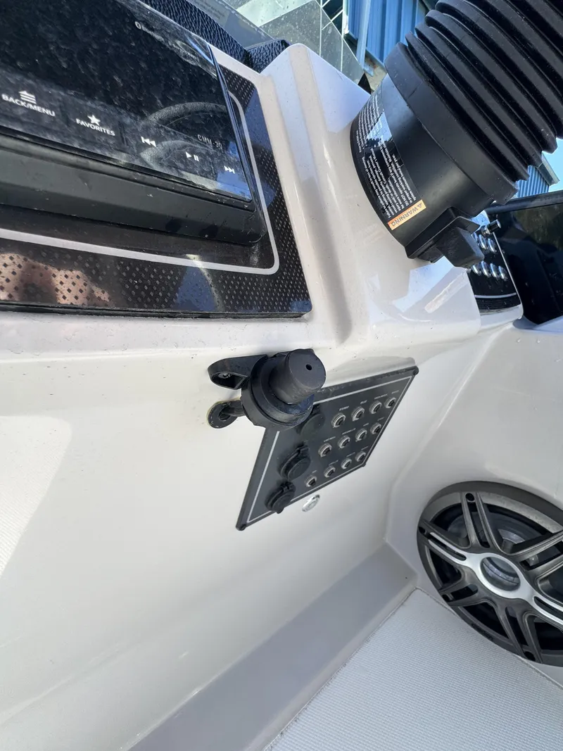 Slide: The Image of Hurricane FunDeck OB FD 2360 SFL OB 2025 - 17