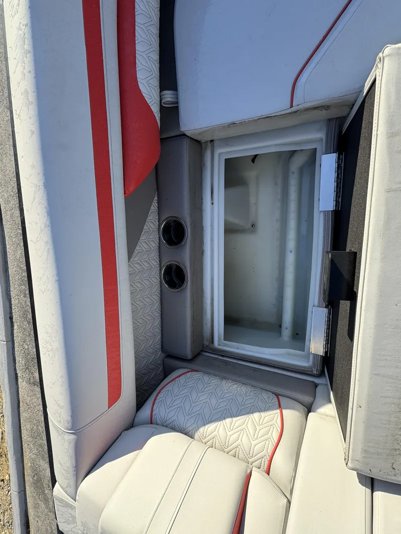 Slide: The Image of Hurricane FunDeck OB FD 2360 SFL OB 2025 - 28