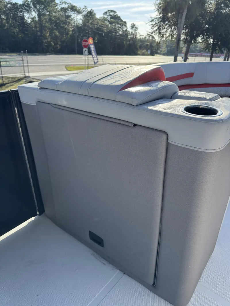 Slide: The Image of Hurricane FunDeck OB FD 2360 SFL OB 2025 - 34