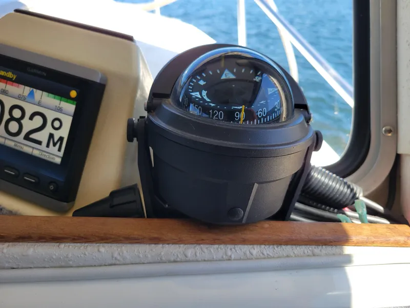 Slide: The Image of Compass and navigation display on 2001 SeaSport 2700 Navigator boat. - 30