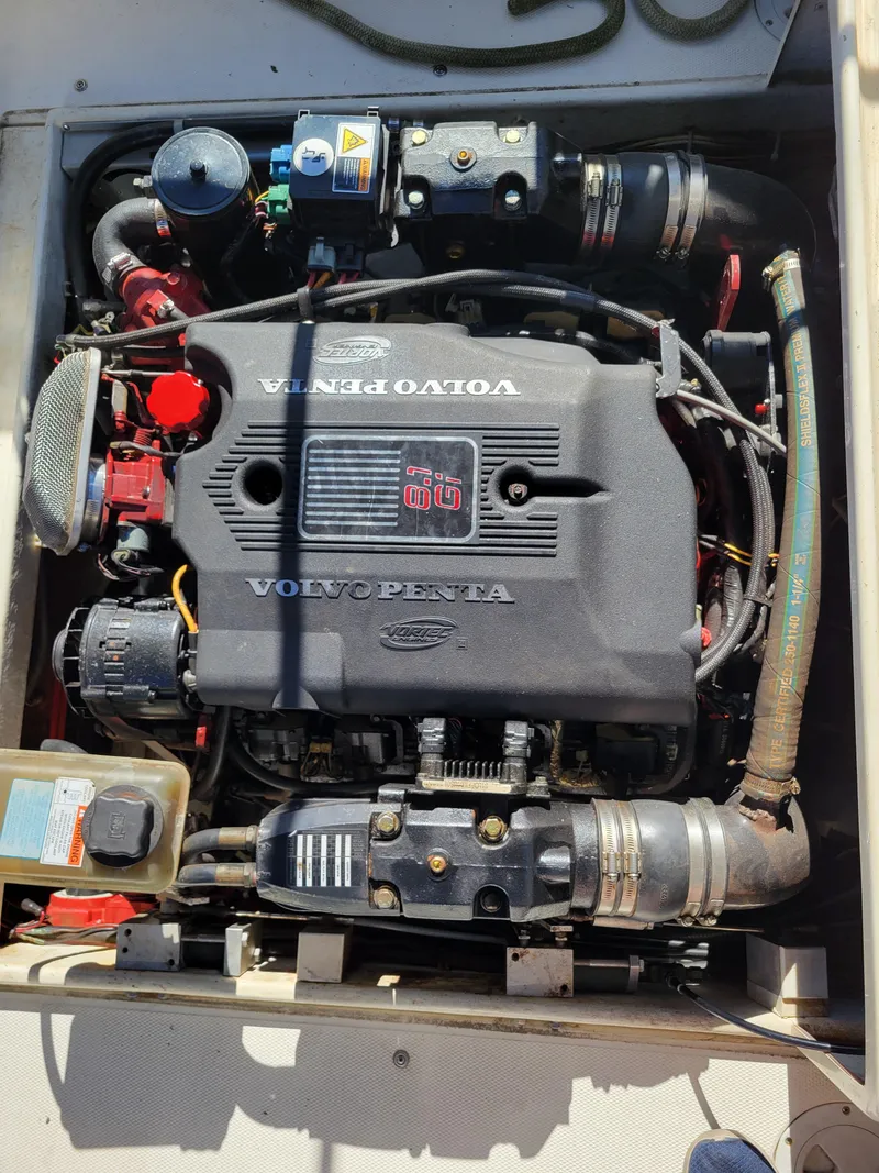 Slide: The Image of Volvo Penta engine in a 2001 SeaSport 2700 Navigator boat, top view. - 41