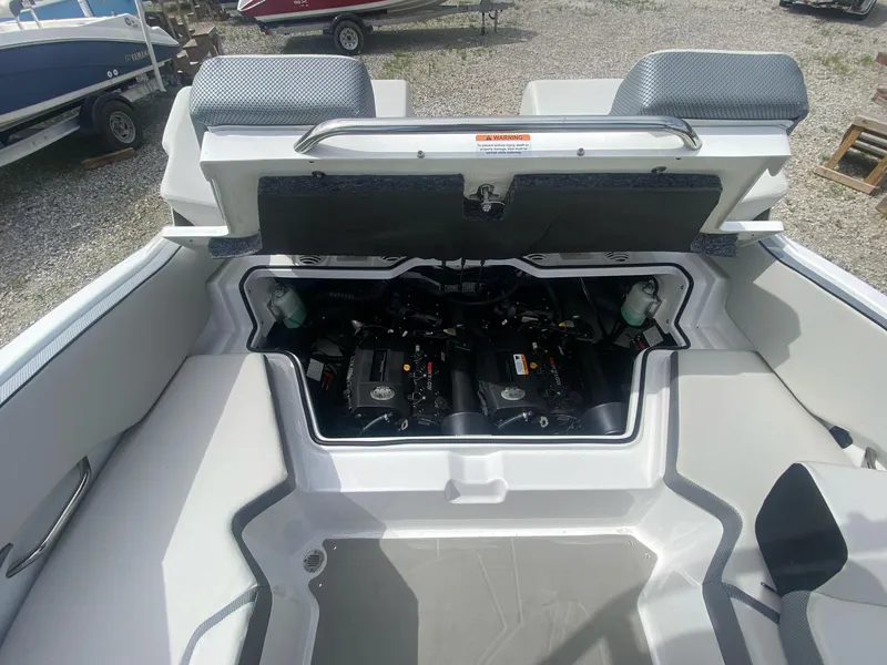 Slide: The Image of Scarab 215 SE 2025 - 14