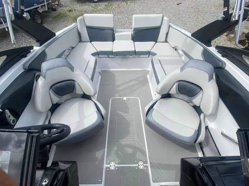 Slide: The Image of Scarab 215 SE 2025 - 16