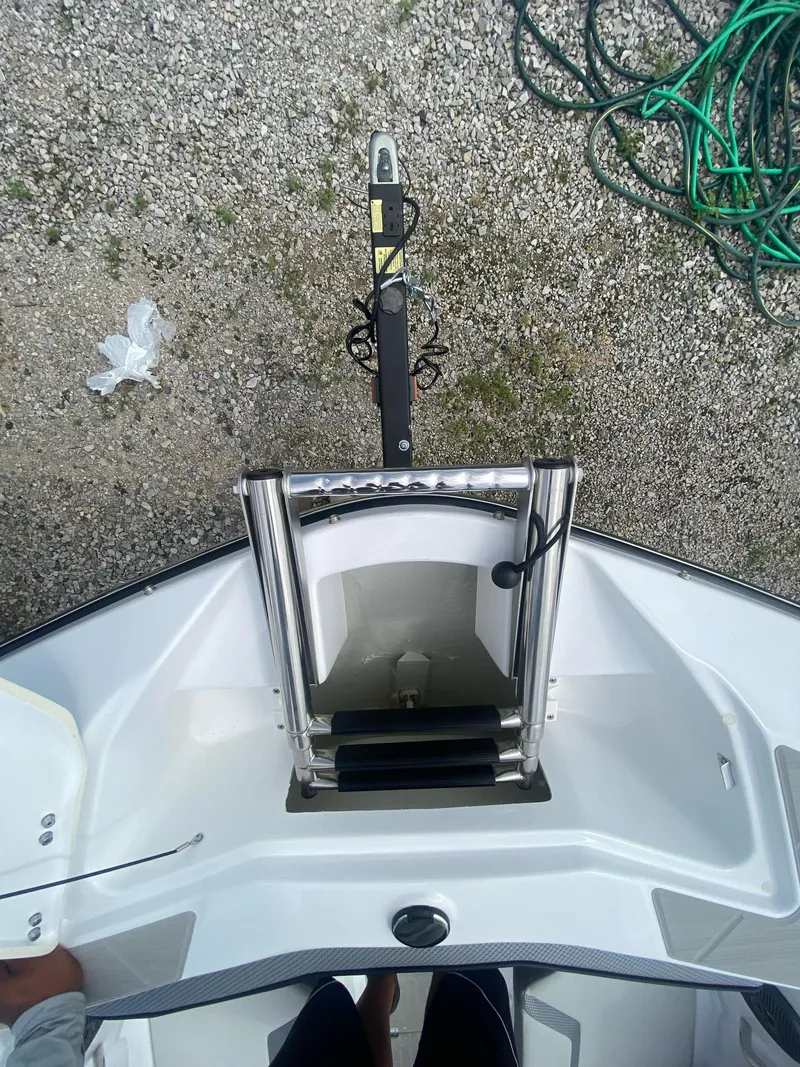 Slide: The Image of Scarab 215 SE 2025 - 17