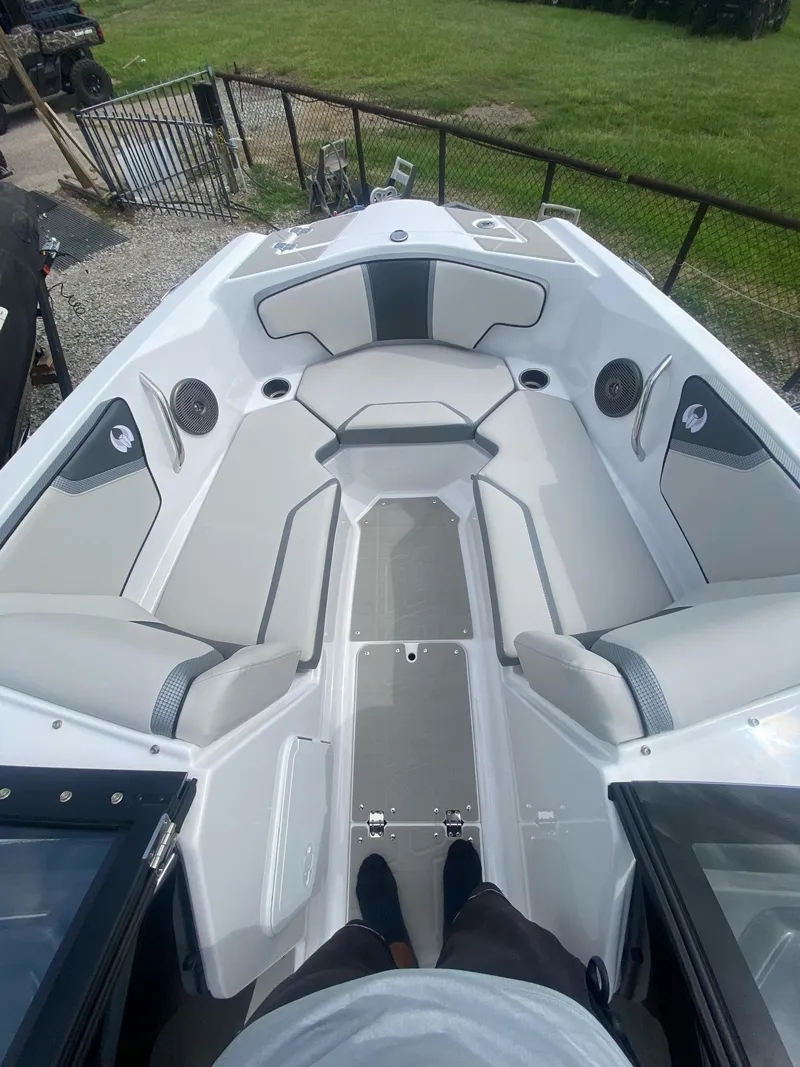 Slide: The Image of Scarab 215 SE 2025 - 18