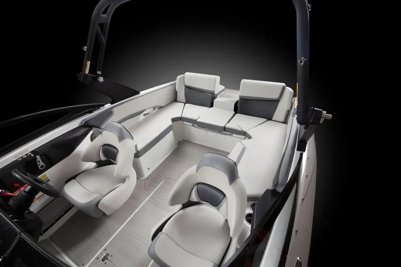 Slide: The Image of Scarab 215 SE 2025 - 31