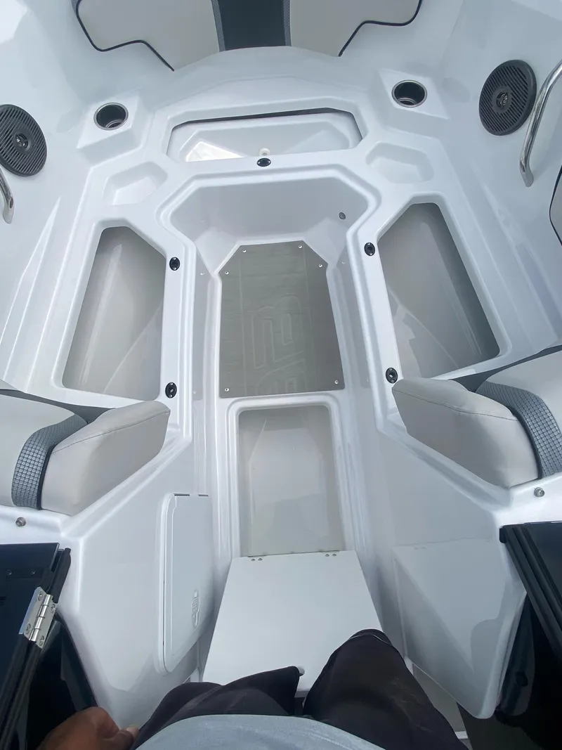 Slide: The Image of Scarab 215 SE 2025 - 8