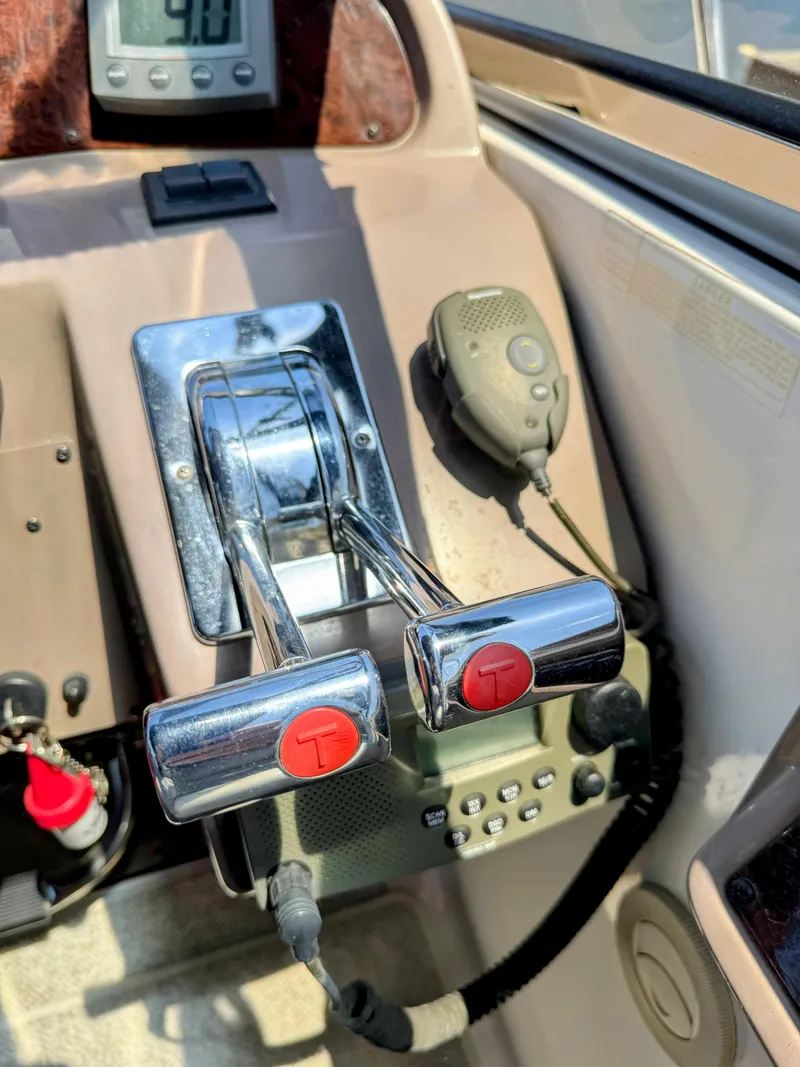 Slide: The Image of Regal 3860 Commodore 2004 - 16