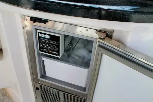 Slide: The Image of Regal 3860 Commodore 2004 - 29