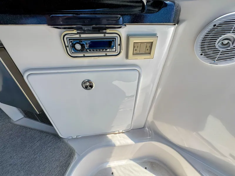 Slide: The Image of Regal 3860 Commodore 2004 - 30