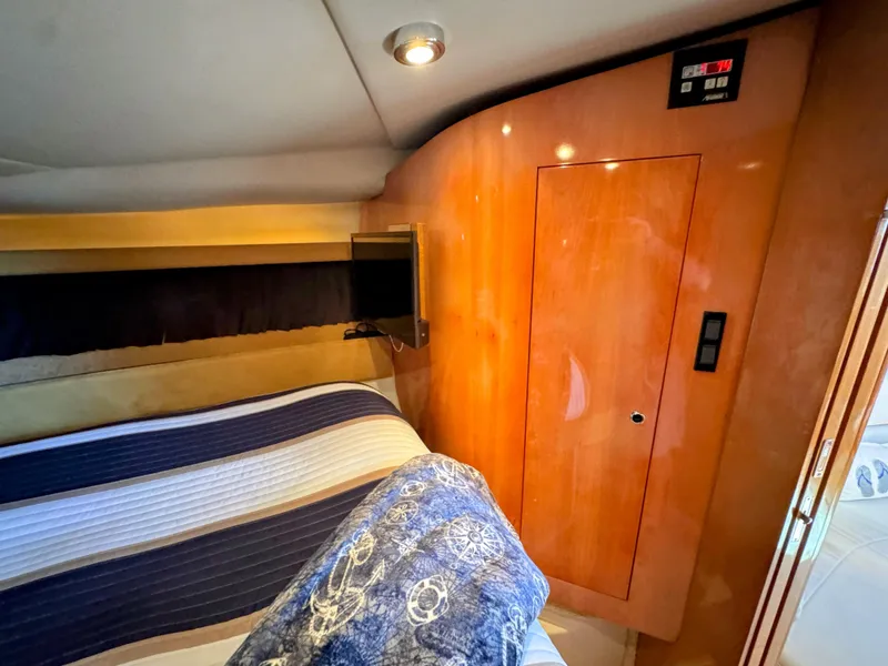 Slide: The Image of Regal 3860 Commodore 2004 - 44