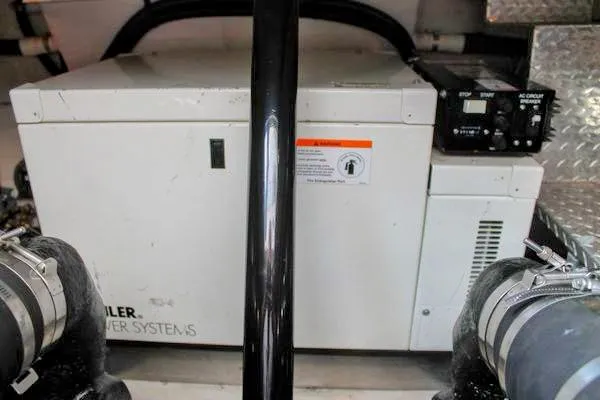 Slide: The Image of Regal 3860 Commodore 2004 - 58