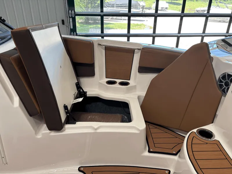 Slide: The Image of Yamaha 222SE 2025 - 10