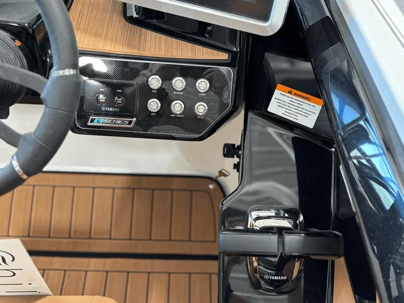 Slide: The Image of Yamaha 222SE 2025 - 22