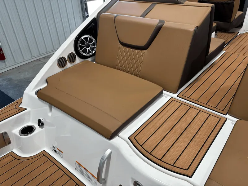 Slide: The Image of Yamaha 222SE 2025 - 26