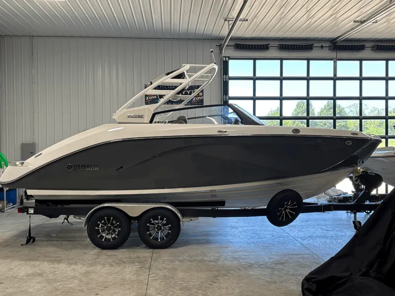 Slide: The Image of Yamaha 222SE 2025 - 4