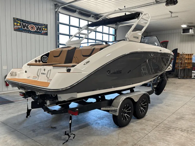 Slide: The Image of Yamaha 222SE 2025 - 5