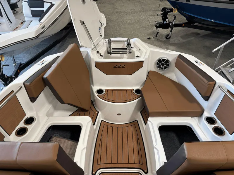 Slide: The Image of Yamaha 222SE 2025 - 9