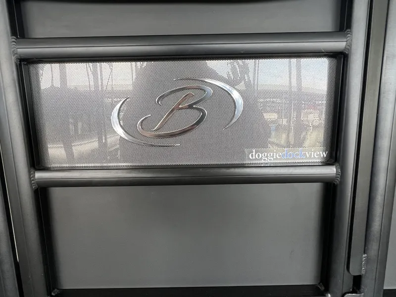 Slide: The Image of Barletta Lusso 23UC 2024 - 23