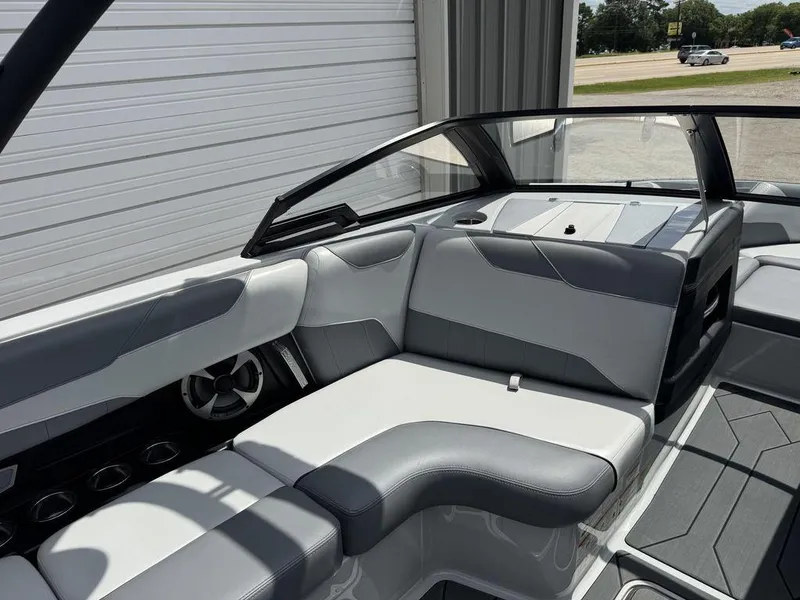 Slide: The Image of Malibu Wakesetter 23 LSV 2020 - 10