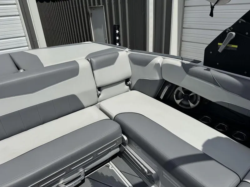 Slide: The Image of Malibu Wakesetter 23 LSV 2020 - 11