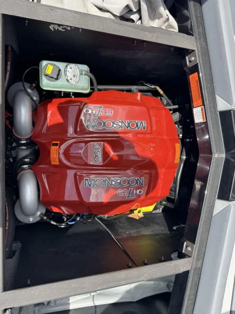 Slide: The Image of Malibu Wakesetter 23 LSV 2020 - 13