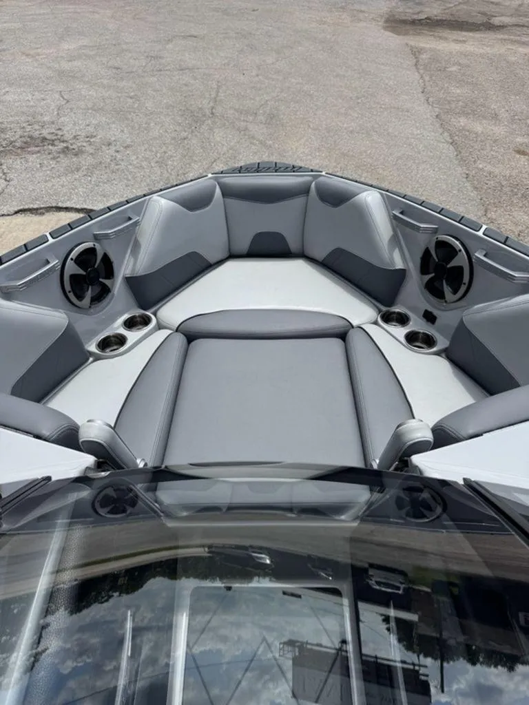 Slide: The Image of Malibu Wakesetter 23 LSV 2020 - 14