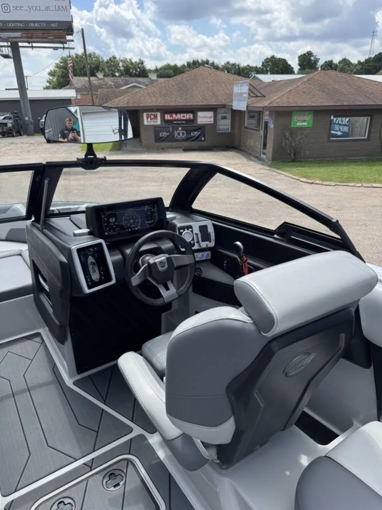 Slide: The Image of Malibu Wakesetter 23 LSV 2020 - 15