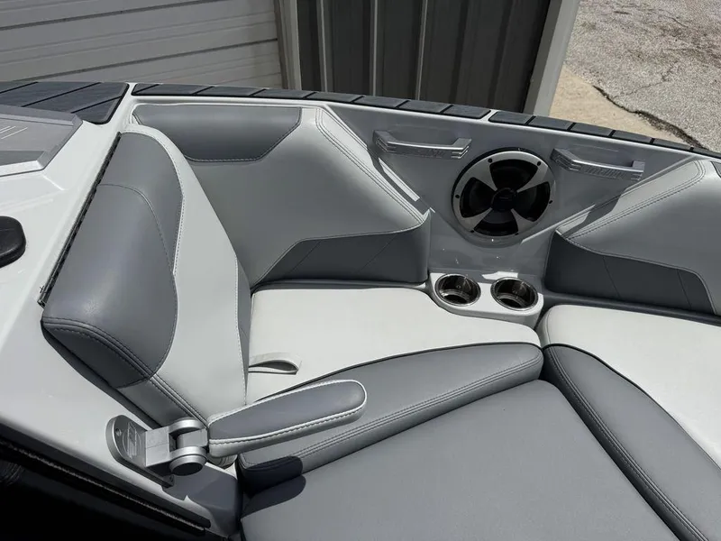 Slide: The Image of Malibu Wakesetter 23 LSV 2020 - 7