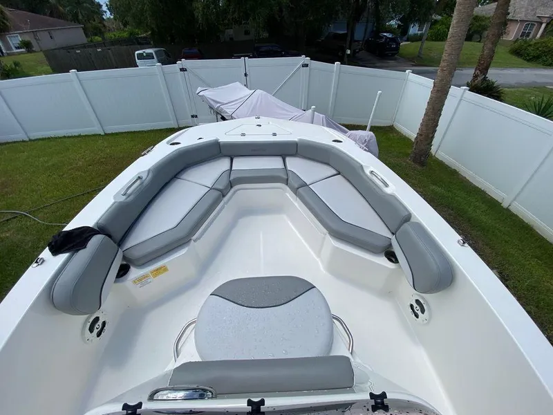 Slide: The Image of NauticStar 191 Hybrid 2021 - 4