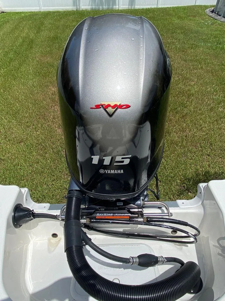 Slide: The Image of NauticStar 191 Hybrid 2021 - 5