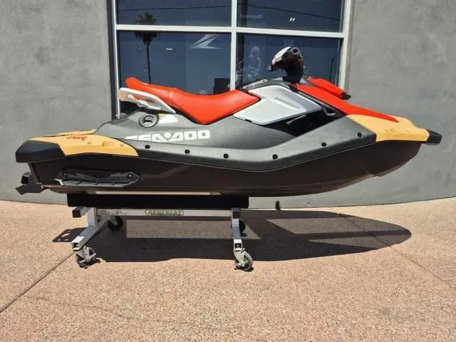 Slide: The Image of Sea-Doo Spark for 3 2025 - 6