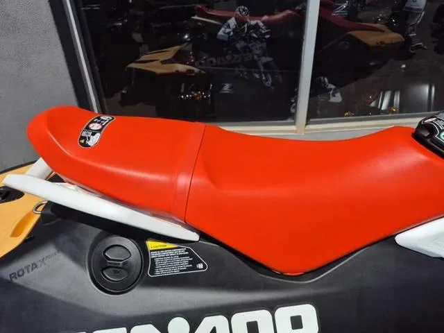 Slide: The Image of Sea-Doo Spark for 3 2025 - 8