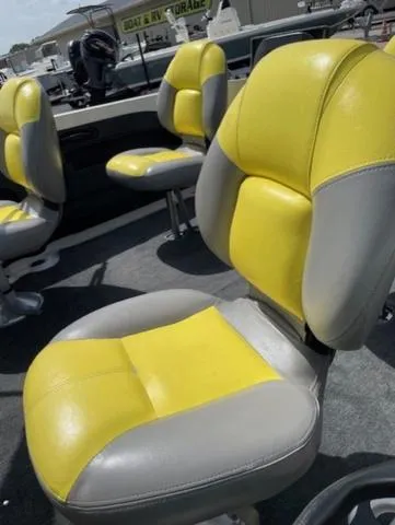 Slide: The Image of Ranger 1850 RS 2010 - 11