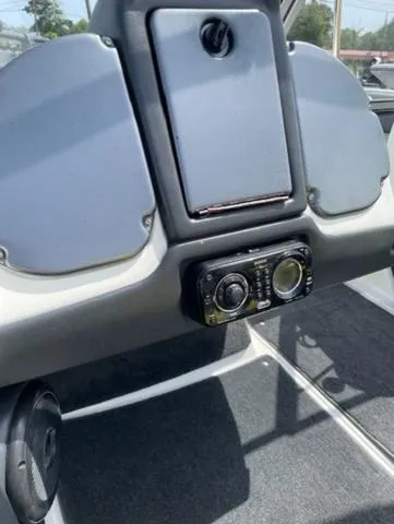 Slide: The Image of Ranger 1850 RS 2010 - 12